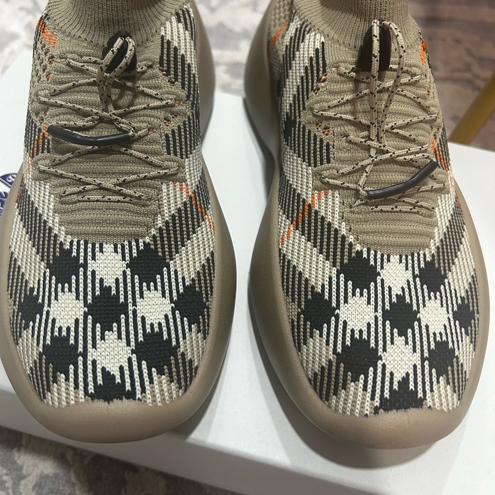 **AUTHENTIC** Burberry Women’s Checkered Beige Sneakers - Picture 2 of 10